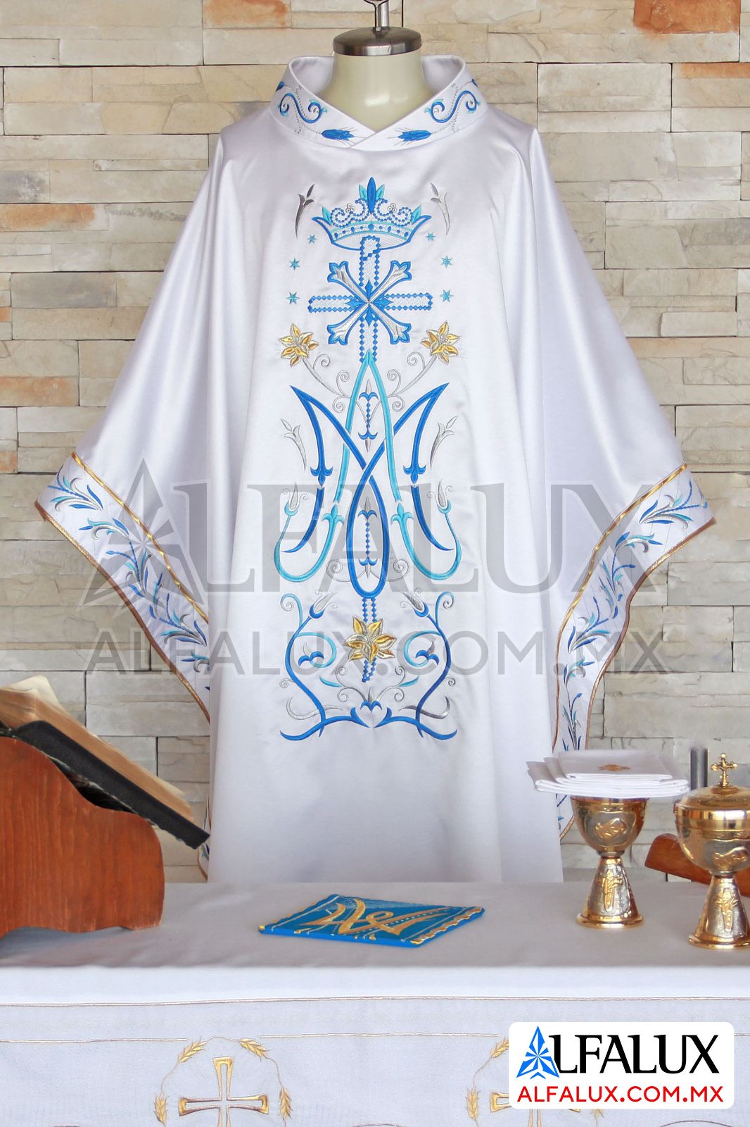 24 DOBLE MARIANA Casulla Alfalux Laterales Azul Cllo Bordado (20)